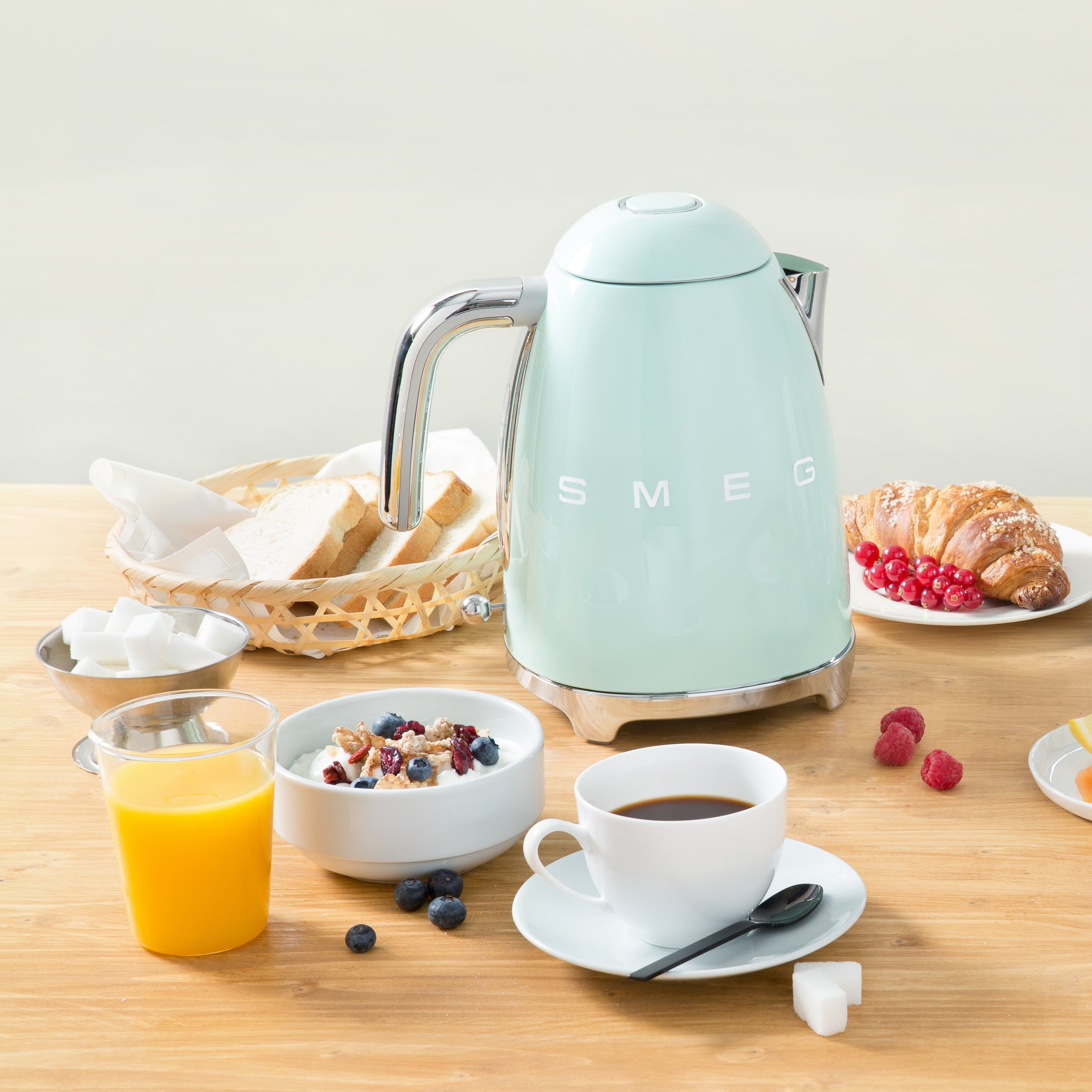 SMEG Electric Kettle, Pastel Green