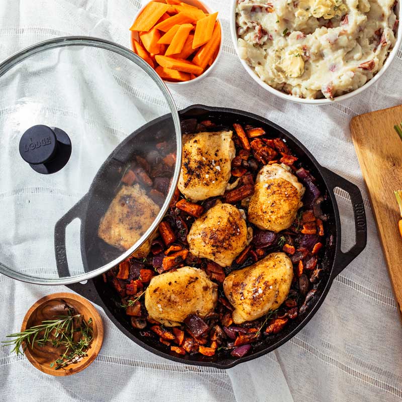LODGE 12" Chef Style Everyday Pan + Lid [1]